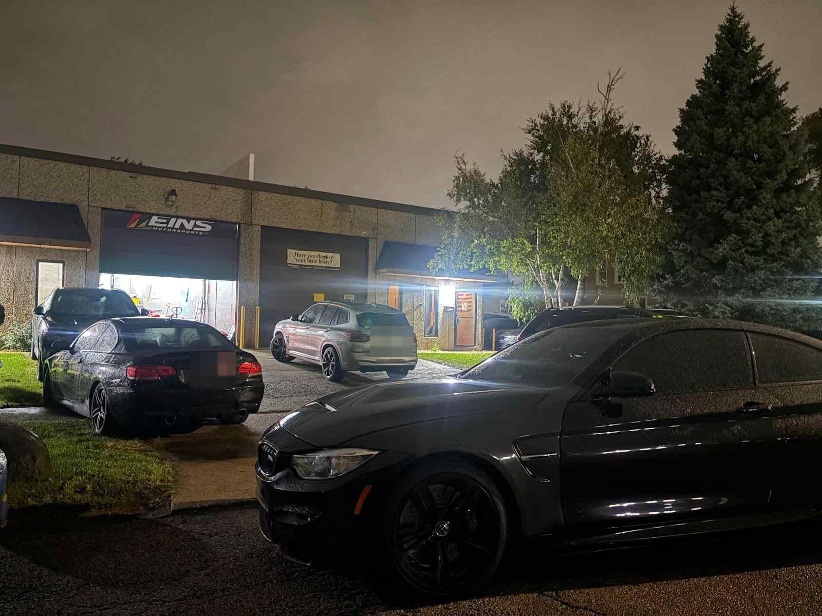 The shop at night, Eins sign over the bay door
