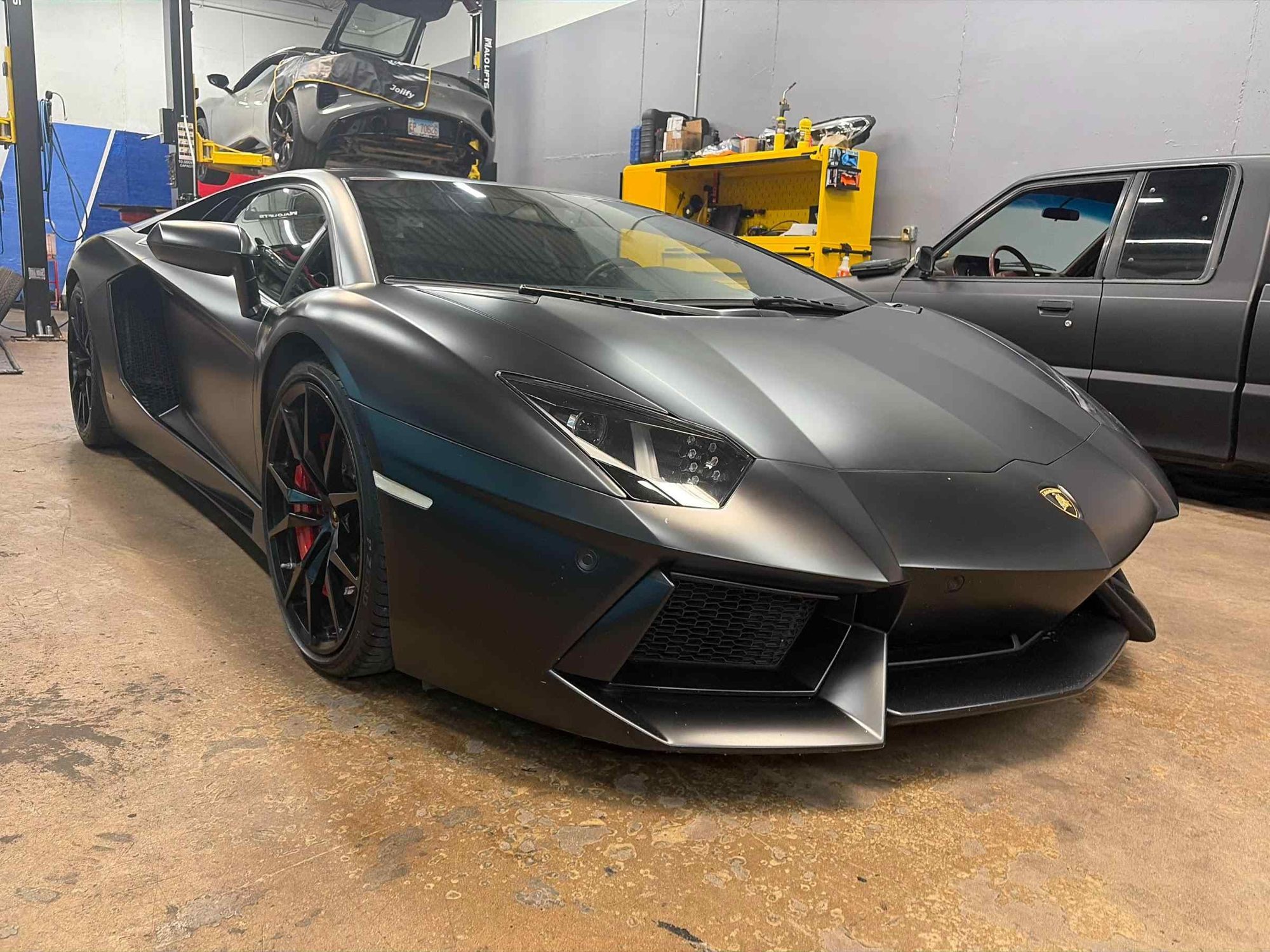 Aventador outside the shop, low front angle